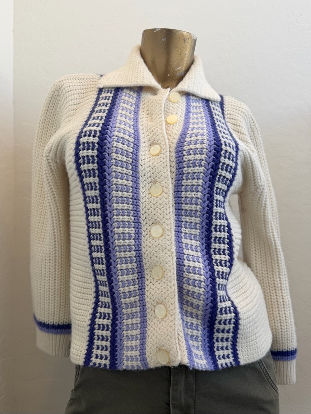 Vintage 70s Allure Dupont Acrylic Knit Cardigan Sweater Ivory/purple 36” bust